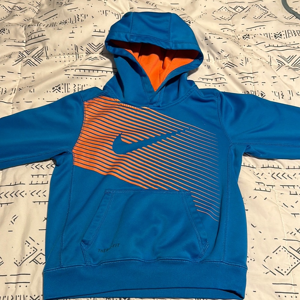 Boys NIKE Hooded Therma-Fit, size 6